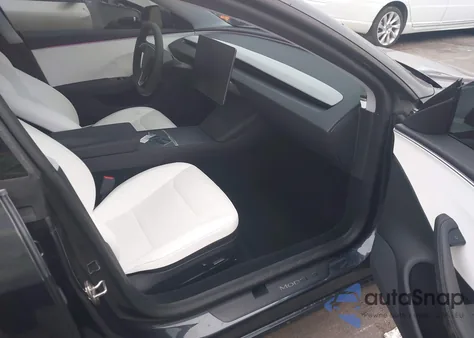 2024 Tesla Model 3 Long Range Dual Motor All-Wheel Drive/Rear-Wheel Drive z USA, uszkodzony, nr VIN 5YJ3E1EAXRF832112